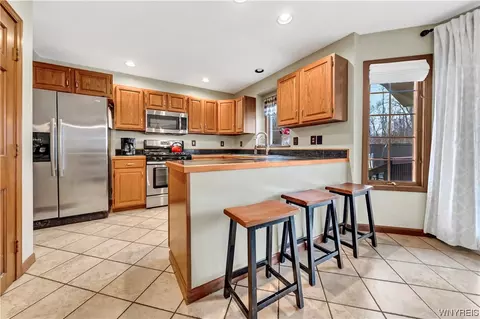 Kitchen - 5548 Irish Rd, Pendleton, NY 14120 photo 2 of 8