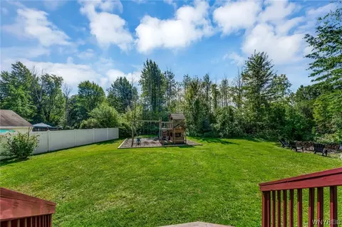 Exterior - 5548 Irish Rd, Pendleton, NY 14120 photo 5 of 8