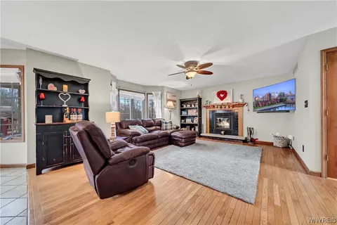 Living - 5548 Irish Rd, Pendleton, NY 14120 photo 1 of 8