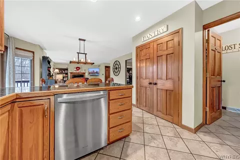 Kitchen - 5548 Irish Rd, Pendleton, NY 14120 photo 7 of 8