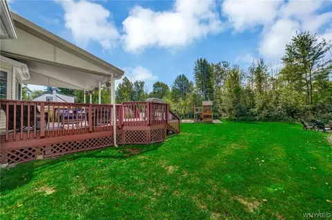 Exterior - 5548 Irish Rd, Pendleton, NY 14120 photo 7 of 8