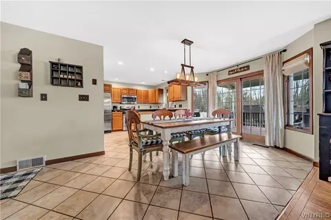Dining - 5548 Irish Rd, Pendleton, NY 14120 photo 2 of 4