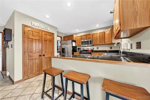 Kitchen - 5548 Irish Rd, Pendleton, NY 14120 photo 3 of 8