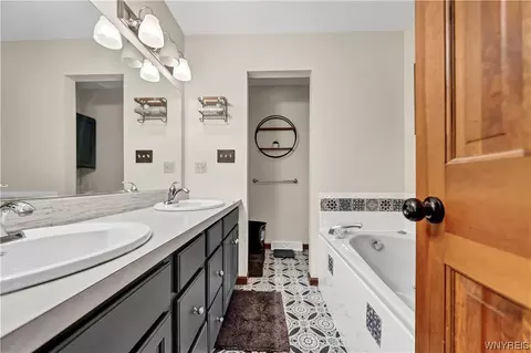 Bath - 5548 Irish Rd, Pendleton, NY 14120 photo 3 of 6