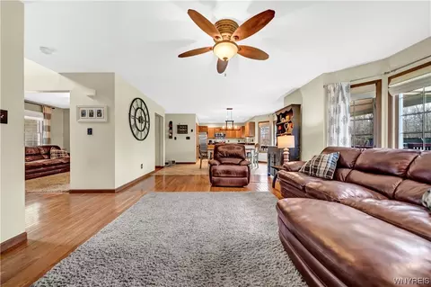 Living - 5548 Irish Rd, Pendleton, NY 14120 photo 4 of 8