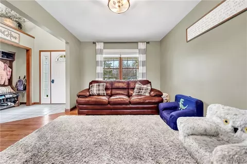Living - 5548 Irish Rd, Pendleton, NY 14120 photo 6 of 8