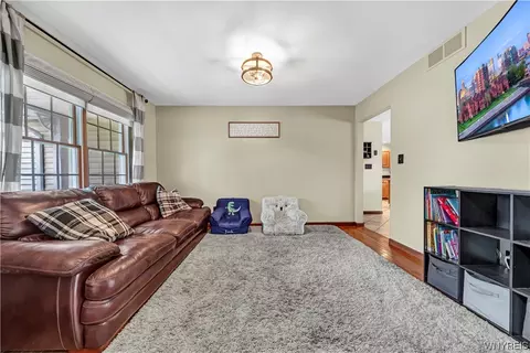 Living - 5548 Irish Rd, Pendleton, NY 14120 photo 5 of 8