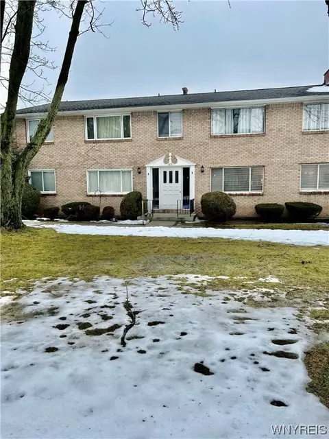 105 Old Lyme Dr #5, Amherst, NY 14221