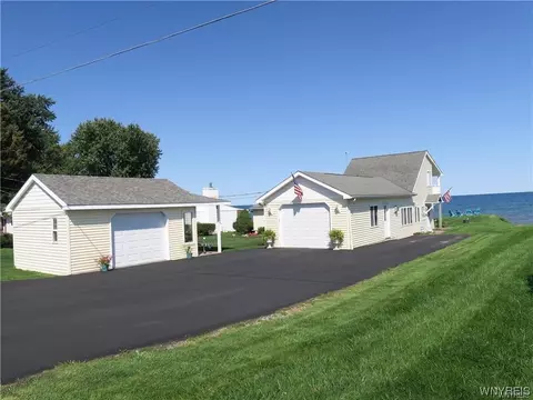 9555 Somerset Dr, Somerset, NY 14012