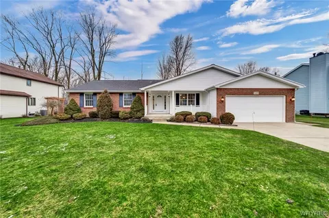 3219 Rachelle Dr, Wheatfield, NY 14120