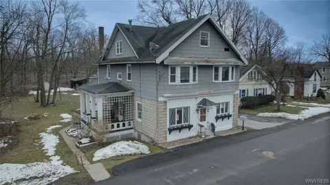 21 Main St, Bowmansville, NY 14026