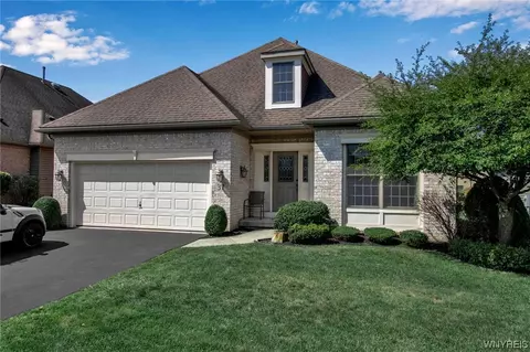 37 Haverford Ln, Amherst, NY 14221