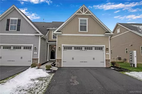 165 Sandstone Cir, Grand Island, NY 14072