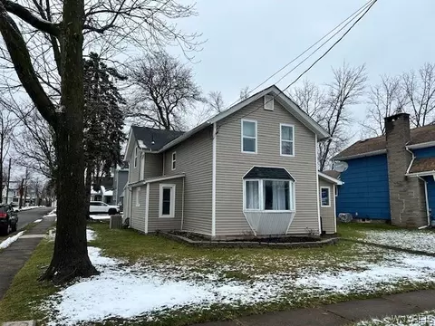 27 Minard St, Lockport, NY 14094
