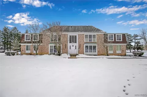 75 Carriage Dr #6, Orchard Park, NY 14127