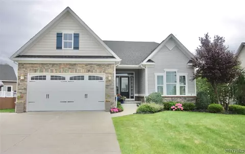 7 Concerto Ct, Orchard Park, NY 14127