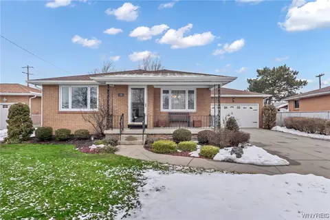 14 Gil Ln, Depew, NY 14043