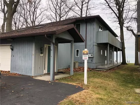 10043 Patterson Ln, Fredonia, NY 14063