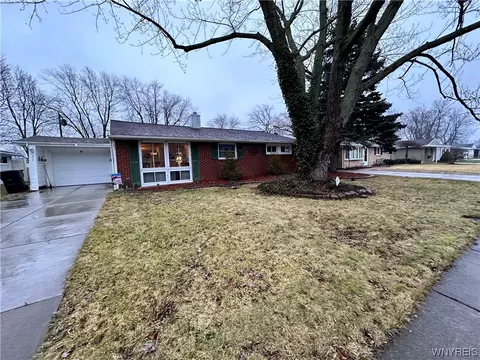 51 Burnside Dr, Tonawanda, NY 14150