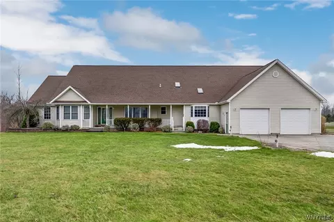 7237 Townline Rd, Pendleton, NY 14120