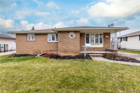 94 Mitchell Dr, Tonawanda, NY 14150