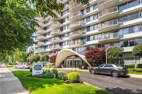 1088 Delaware 8a, Buffalo, NY 14209