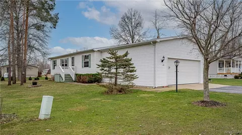 3256 Youngstown Lockport Apt 79 Rd, Ransomville, NY 14131