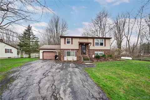 6520 Sheetram Rd, Pendleton, NY 14094