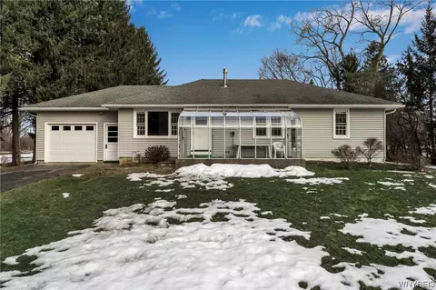 877 N Star Rd, East Aurora, NY 14052