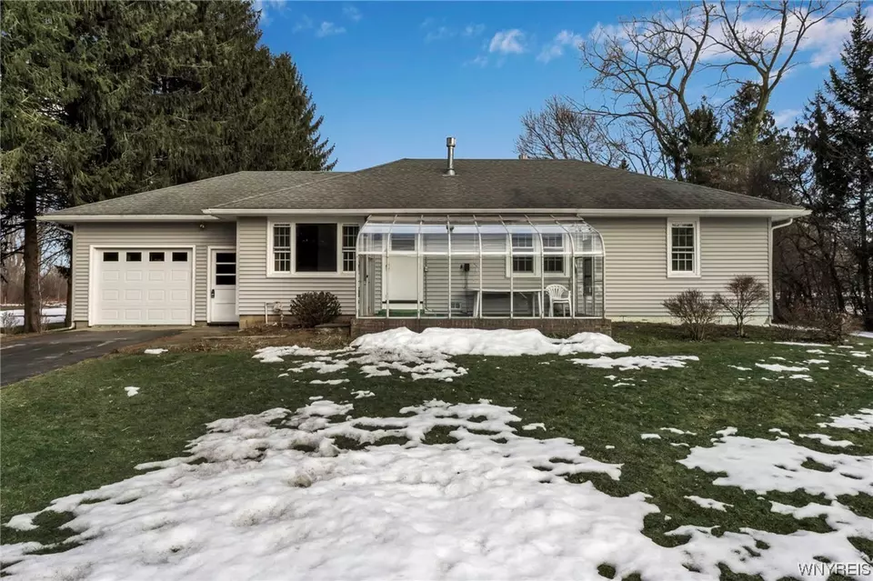 877 N Star Rd, East Aurora, NY 14052 25 Photos Movoto