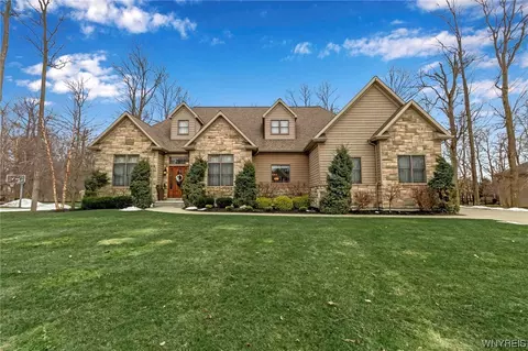 9743 Cobblestone Dr, Clarence, NY 14031