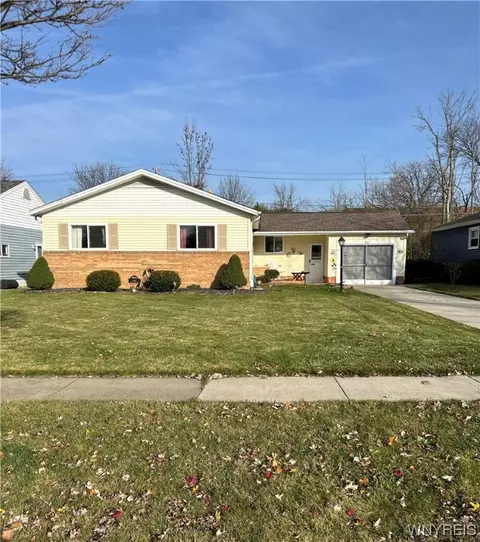 301 Coronation Dr, Amherst, NY 14226