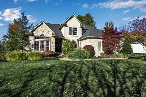 174 Covent Garden Ln, Amherst, NY 14221