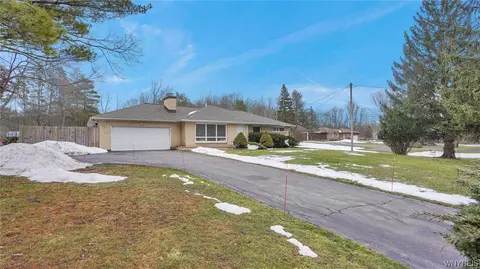 4615 Mckinley Pkwy, Hamburg, NY 14075
