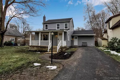 6987 Putnam Dr, Evans, NY 14047