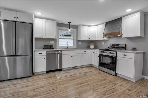 Kitchen - 6987 Putnam Dr, Evans, NY 14047 photo 4 of 5