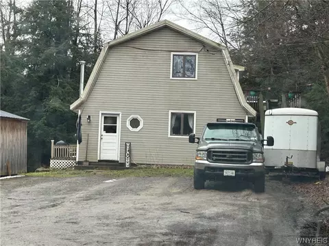 11401 Partridge Rd, Holland, NY 14080