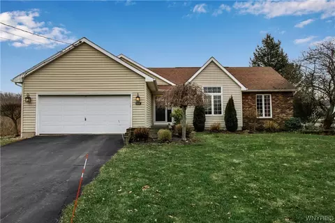5291 Bridgeman Rd, Sanborn, NY 14132