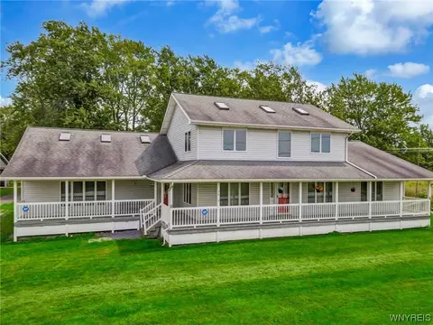 2819 Beebe Rd, Newfane, NY 14108