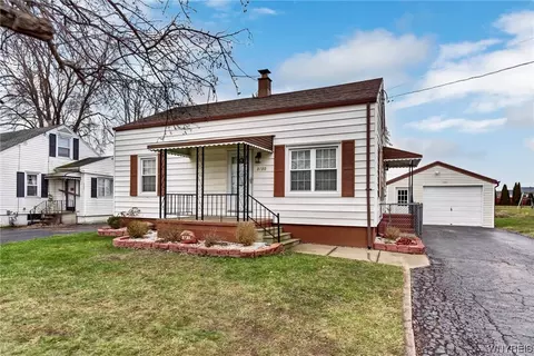3730 Mayle Ct, Niagara, NY 14305