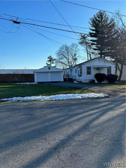 3633 Dartmouth St, Hamburg, NY 14075