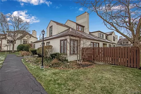 158 Old Meadow Dr, East Amherst, NY 14051