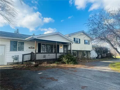3248 Knowlesville Rd, Ridgeway, NY 14103