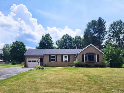 25 Childs St, Springville, NY 14141