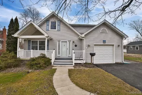 3479 Warner Dr, Grand Island, NY 14072