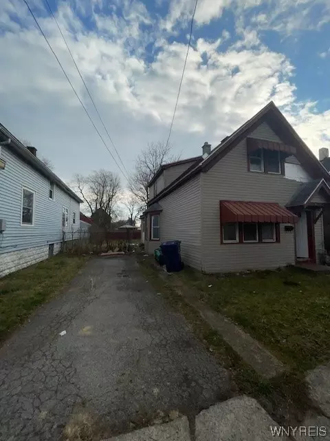 71 Halbert St, Buffalo, NY 14214 photo 2