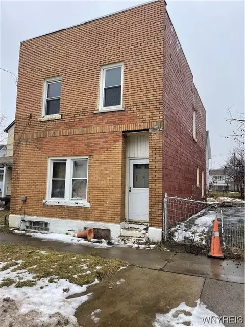 1008 Centre Ave, Niagara Falls, NY 14305