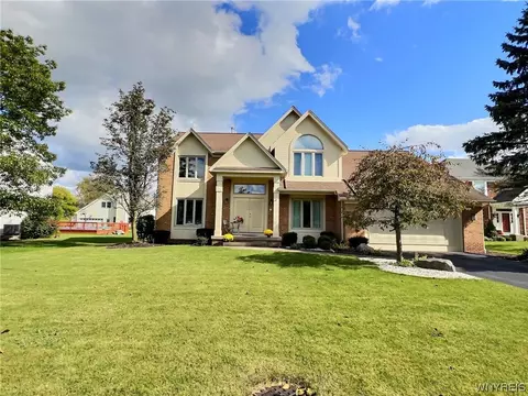 3 Stony Brook Dr, Lancaster, NY 14086