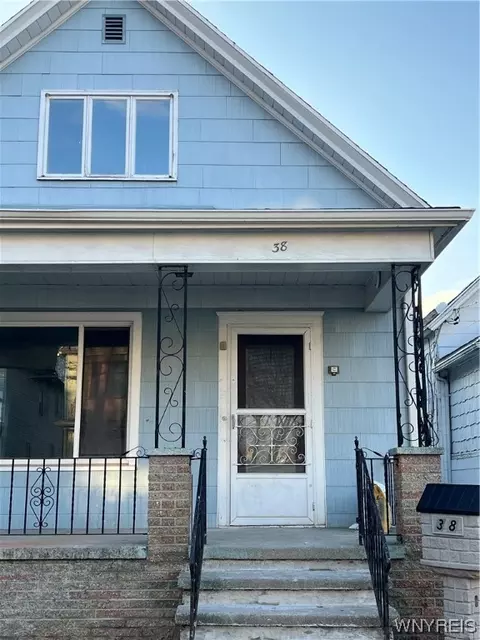 38 Weiss St, Buffalo, NY 14206