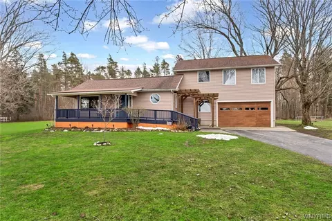 1549 Hubbard Rd, Aurora, NY 14052
